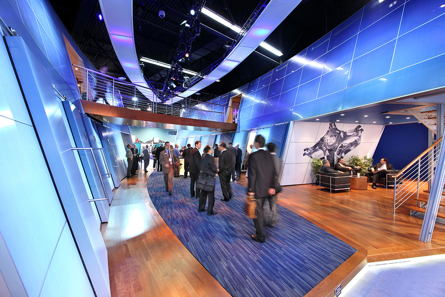 Created as a world-class business area, customers can meet with Sikorsky experts in 2 levels of conference rooms and meeting areas.
